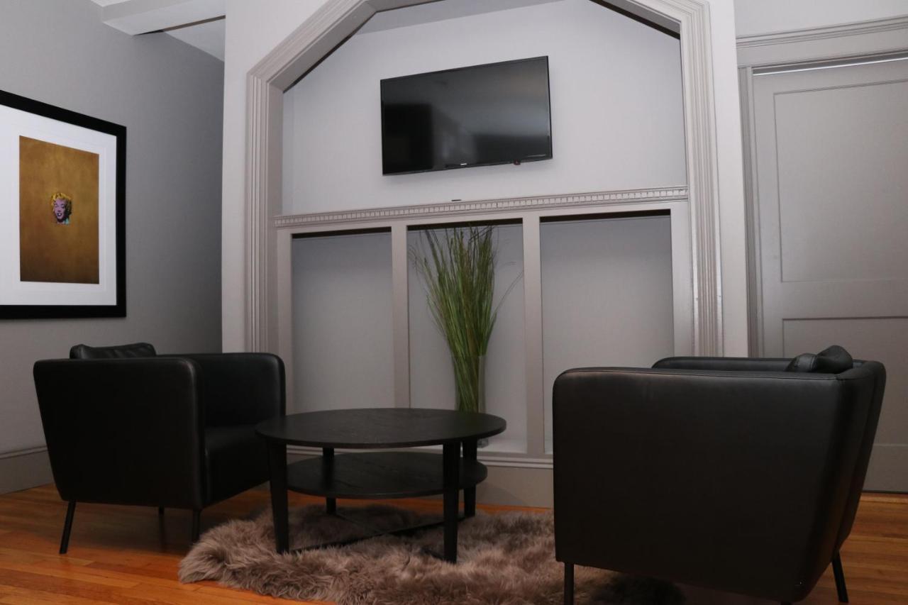A Stylish Stay W/ A Queen Bed, Heated Floors.. #34 Brookline Buitenkant foto