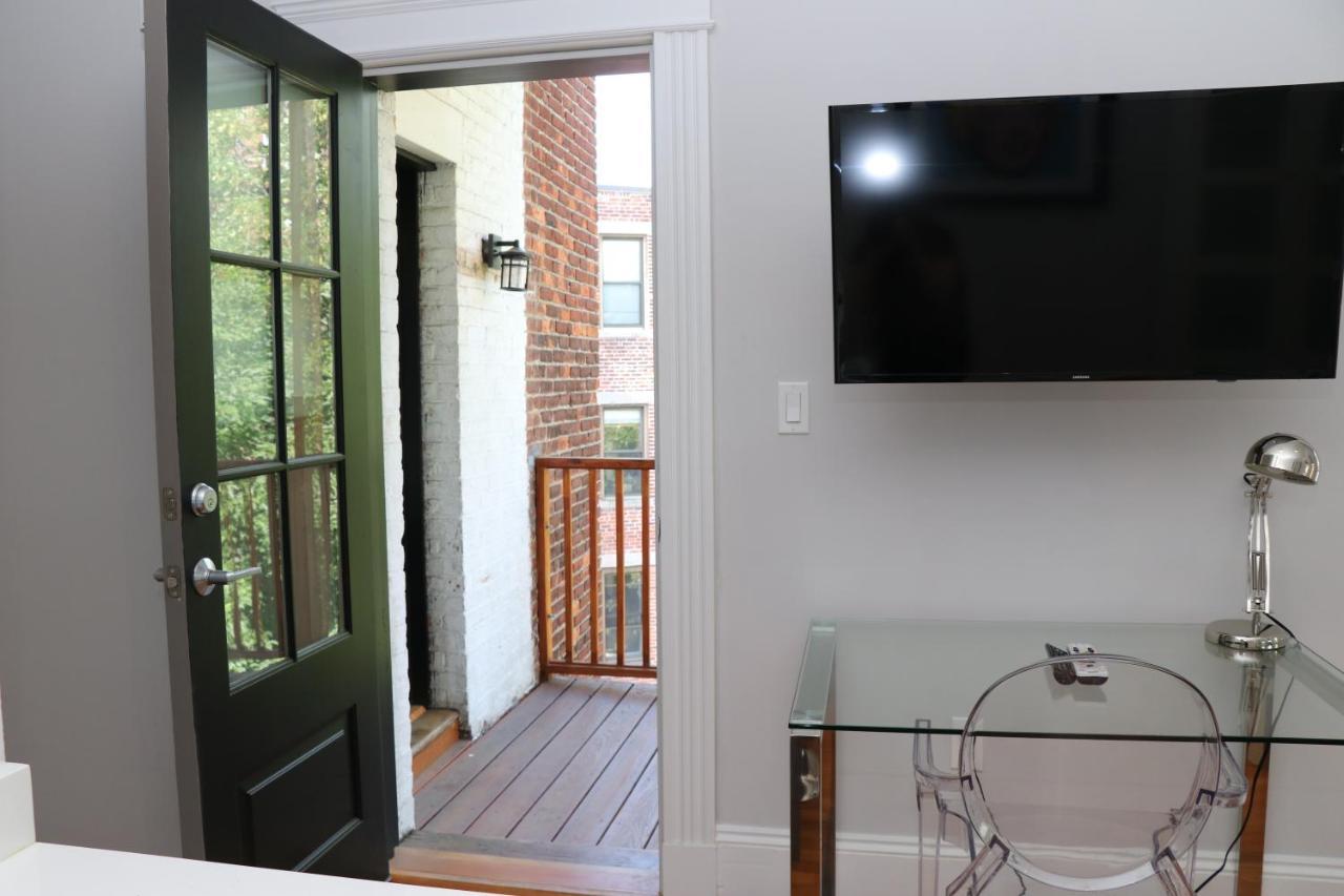 A Stylish Stay W/ A Queen Bed, Heated Floors.. #34 Brookline Buitenkant foto